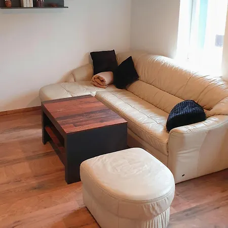 Elbblick-kleine-wohnung-mit-terrasse Appartement Gollhofen