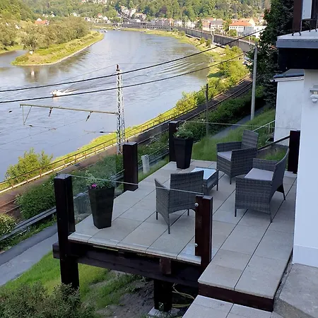 Elbblick-kleine-wohnung-mit-terrasse